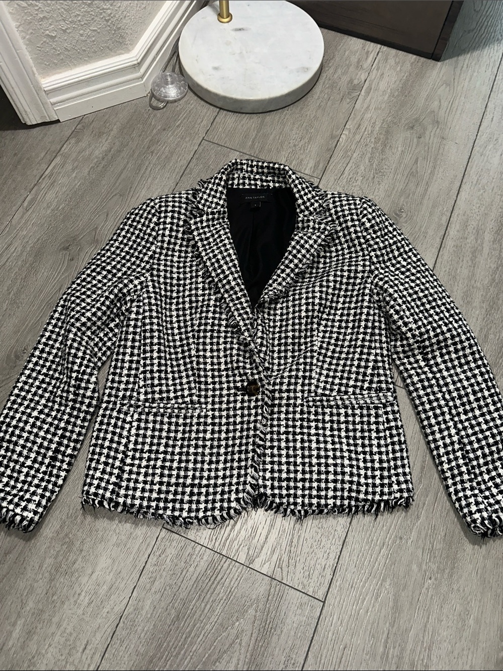 Ann Taylor Black and White Houndstooth Blazer size 0